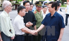 Thủ tướng Nguyễn Tấn Dũng tiếp xúc cử tri thành phố Hải Phòng